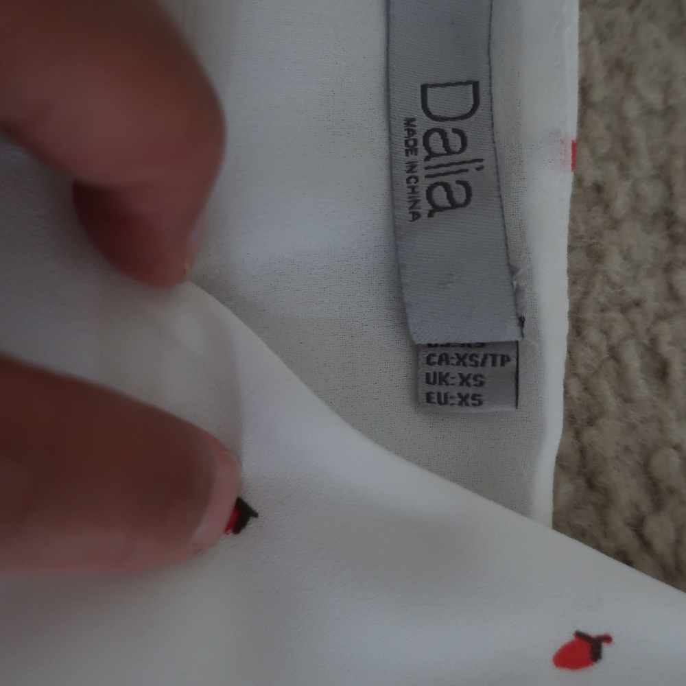 Dalia strawberry print tank top- XS - Picture 4 of 4